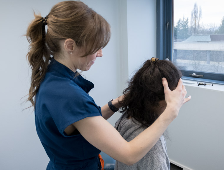 Dr. Kelsey is working on a pinched nerve for a client.